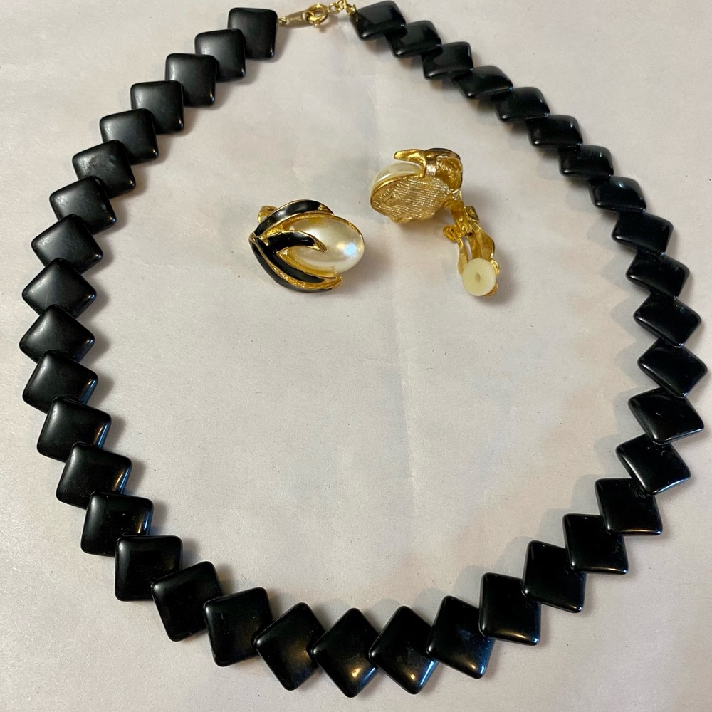 Black Faceted Bead Necklace with Gold Clasp